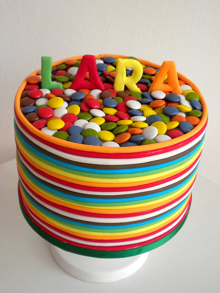 tartas con fondant lacasitos