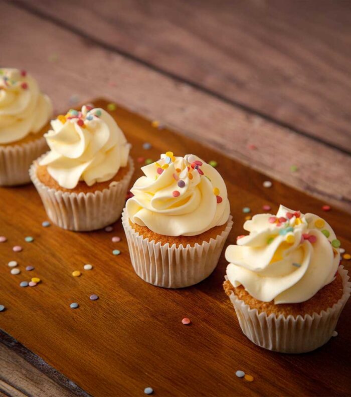 cupcake vainilla por happy cupcakes to you