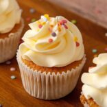 cupcake vainilla por happy cupcakes to you